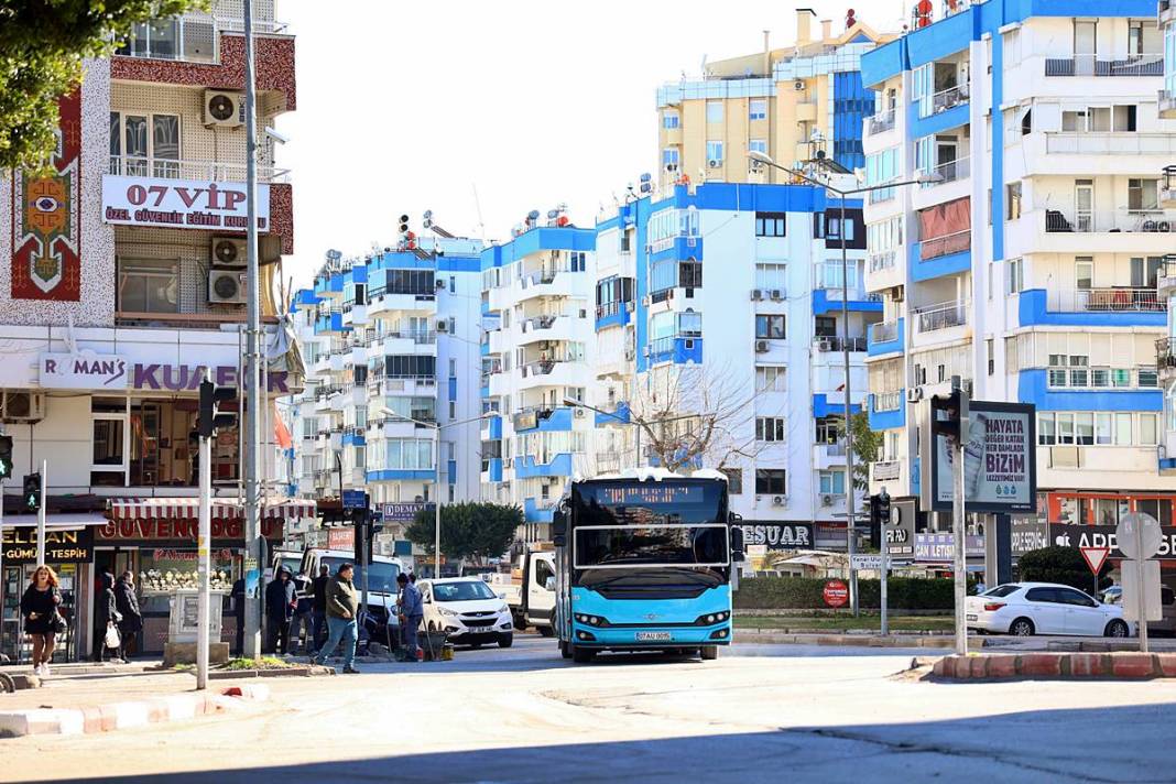 Büyükşehir belediyesinden o caddede otobüslere yeni uygulama! Trafik yoğunluğu yaşanınca baştan sona değiştirildi 10